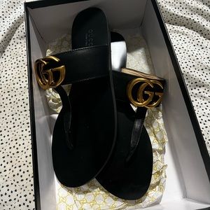 Gucci slippers size 6 worn 2 times